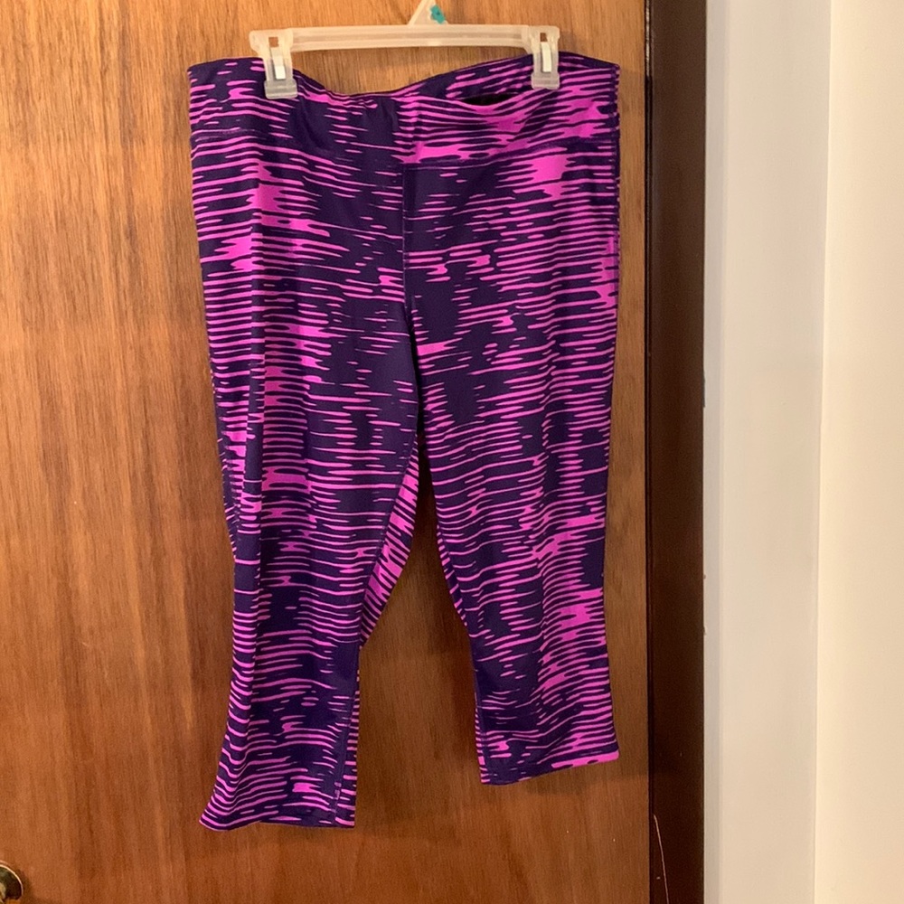 3/$10 🤑 Xersion Workout Capri Legging